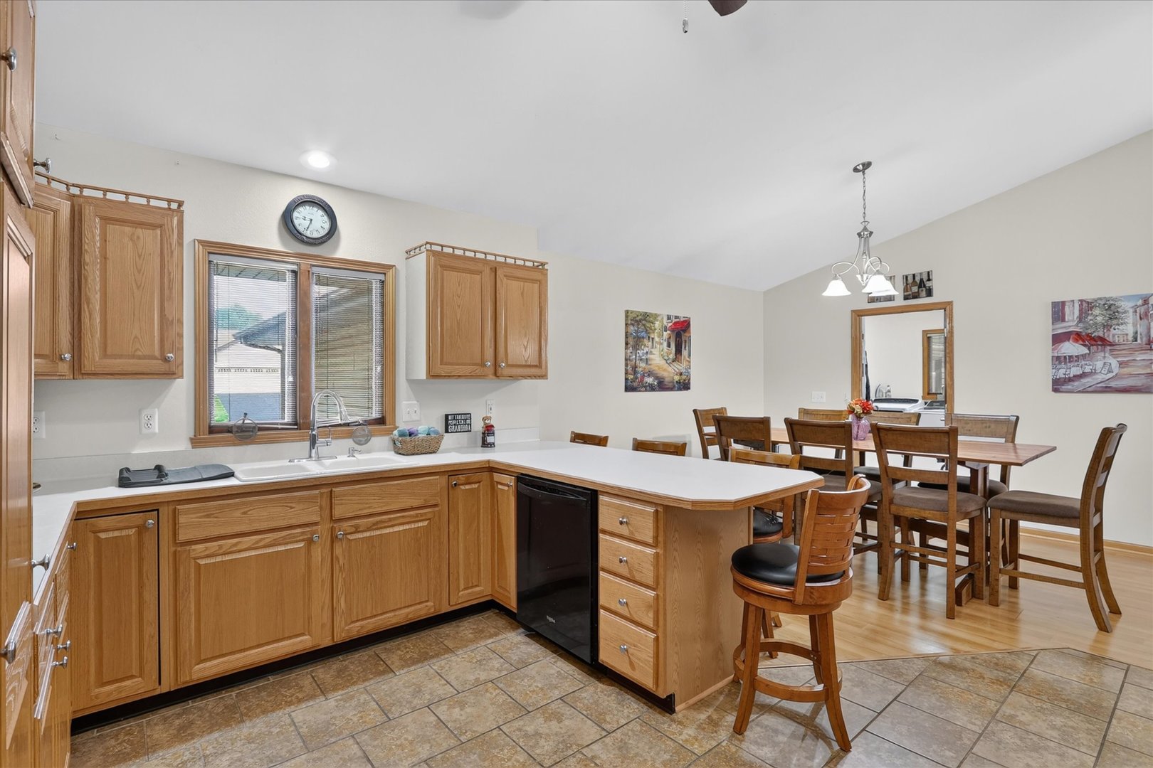 6633 Shadybrook Trail Property Photo 11