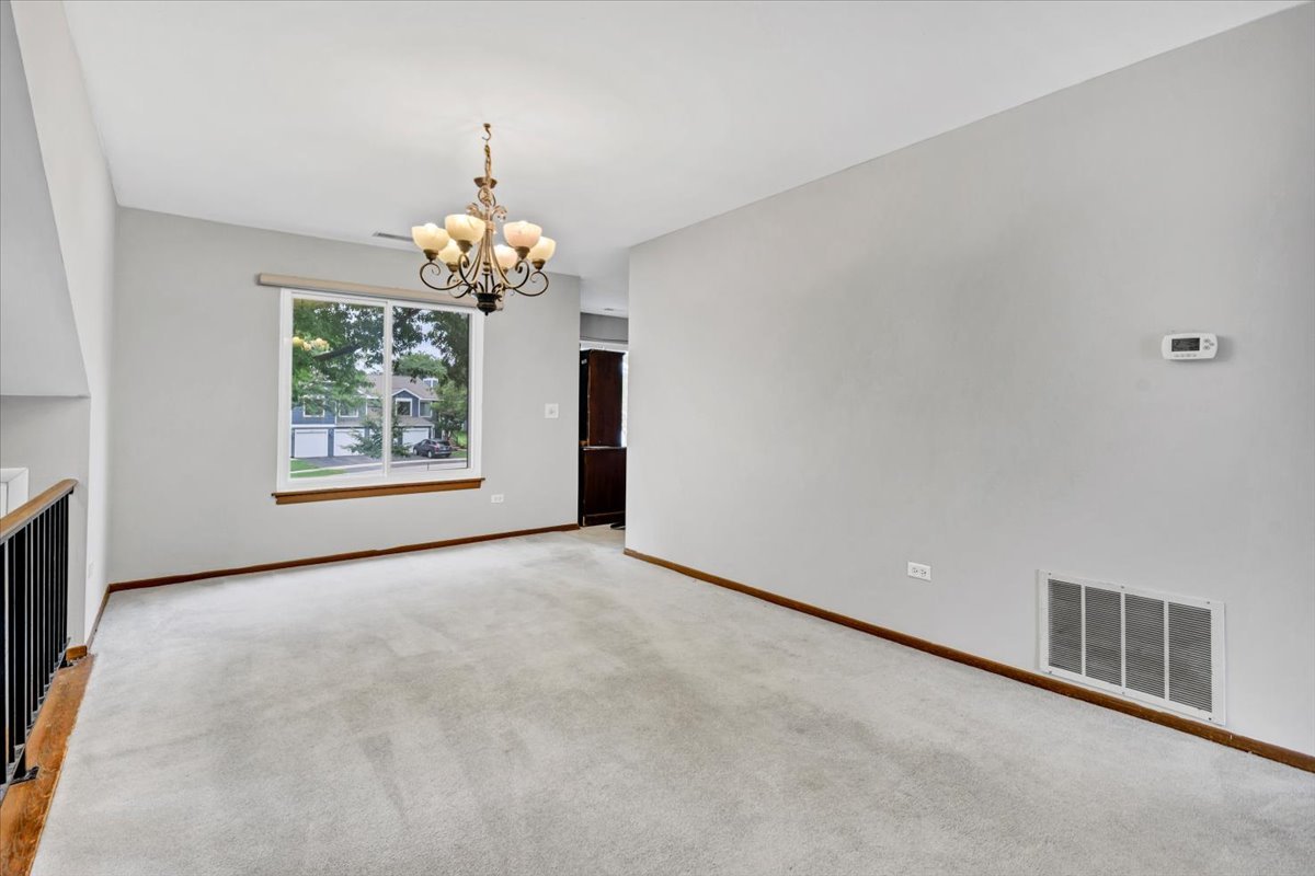 912 Manchester Circle - Property Photo 5