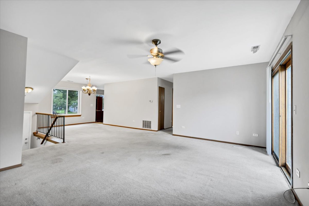 912 Manchester Circle - Property Photo 8