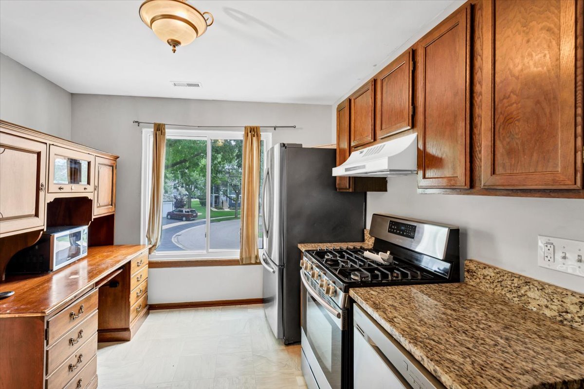 912 Manchester Circle - Property Photo 10