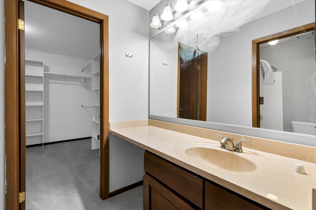 912 Manchester Circle - Property Photo 17