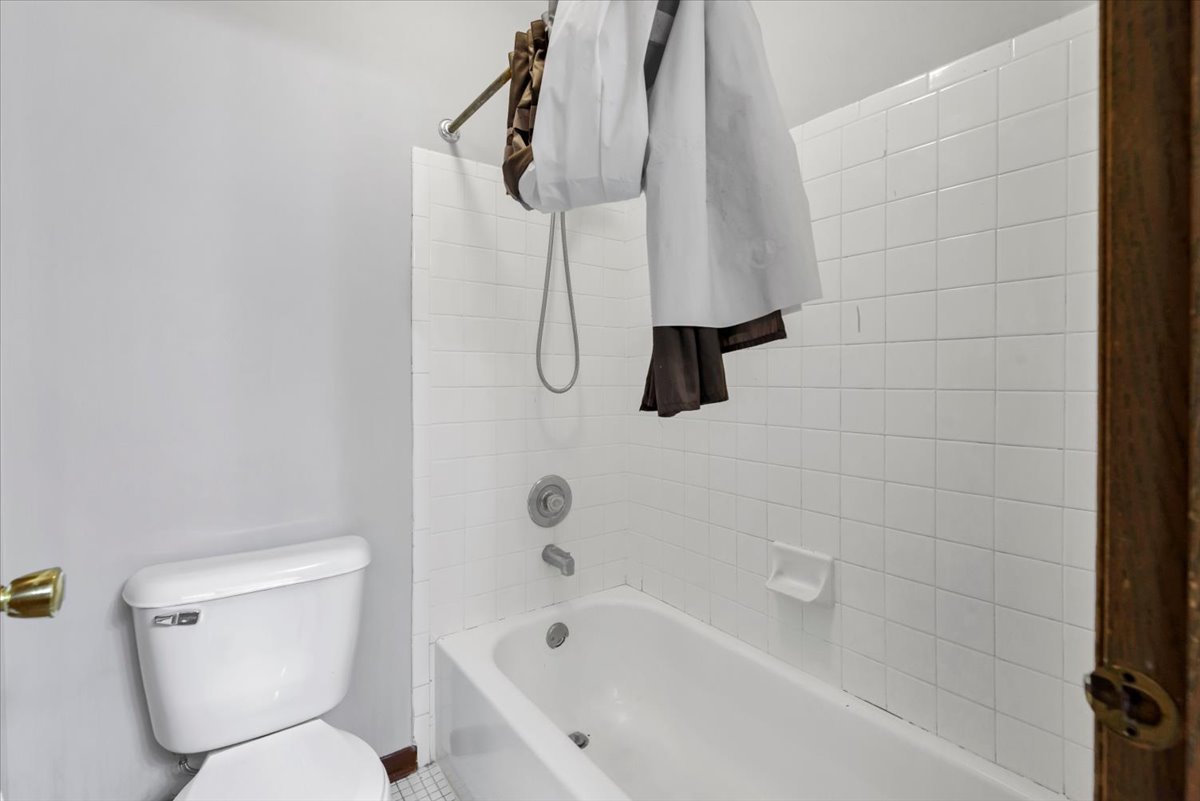912 Manchester Circle - Property Photo 18