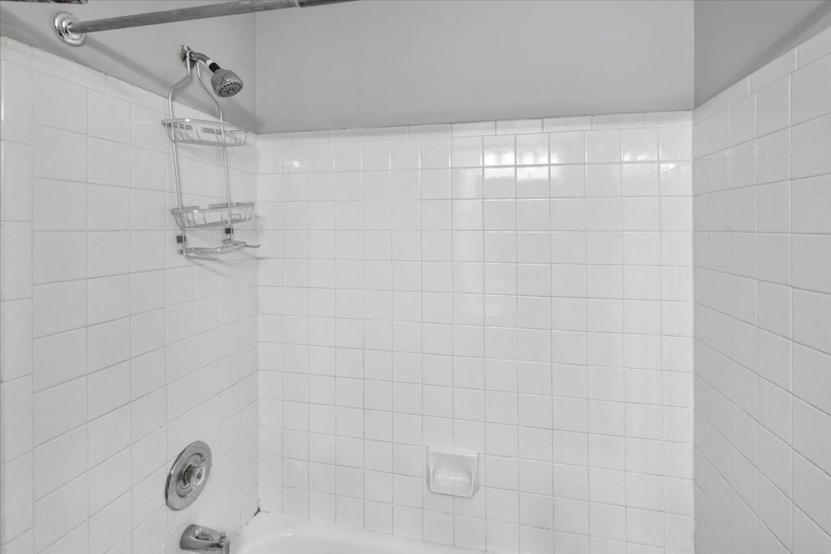 912 Manchester Circle - Property Photo 20