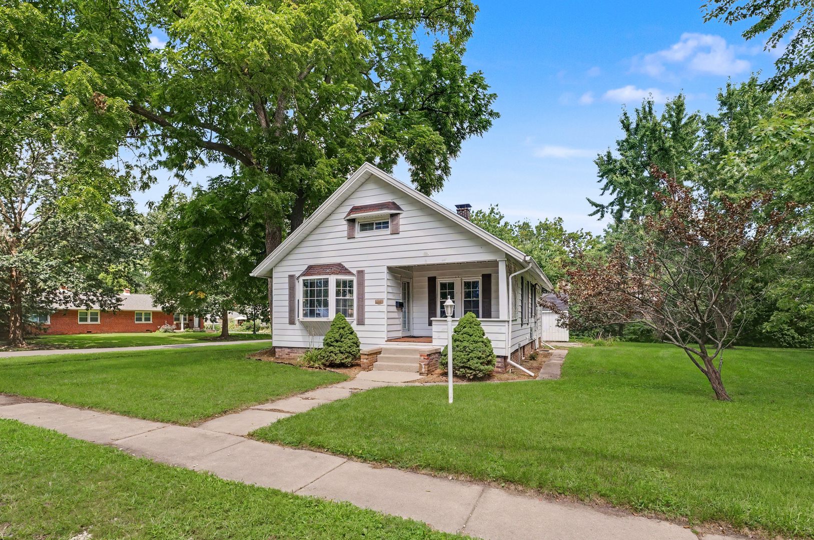 1626 W Clark Street Property Photo 2