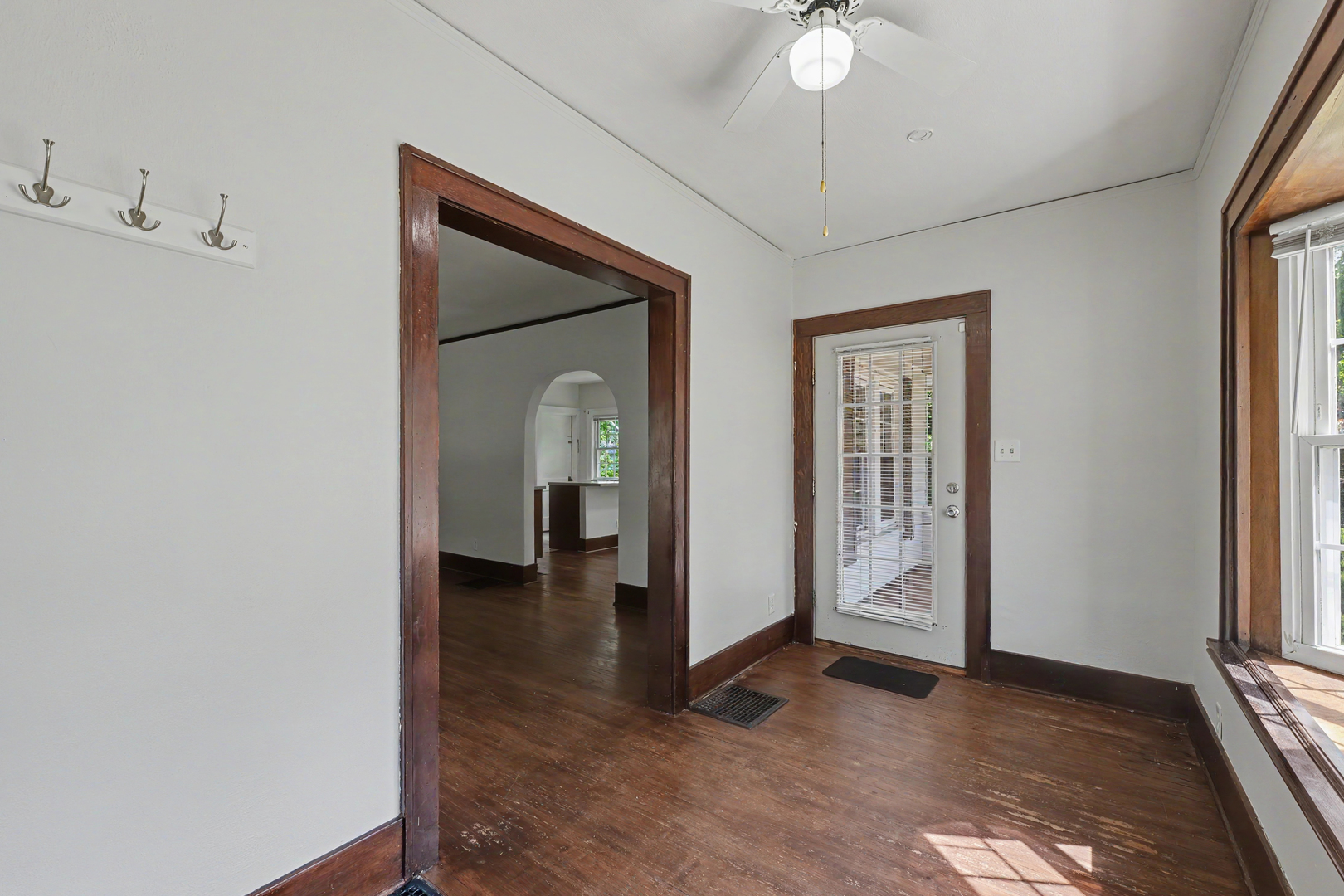 1626 W Clark Street Property Photo 5