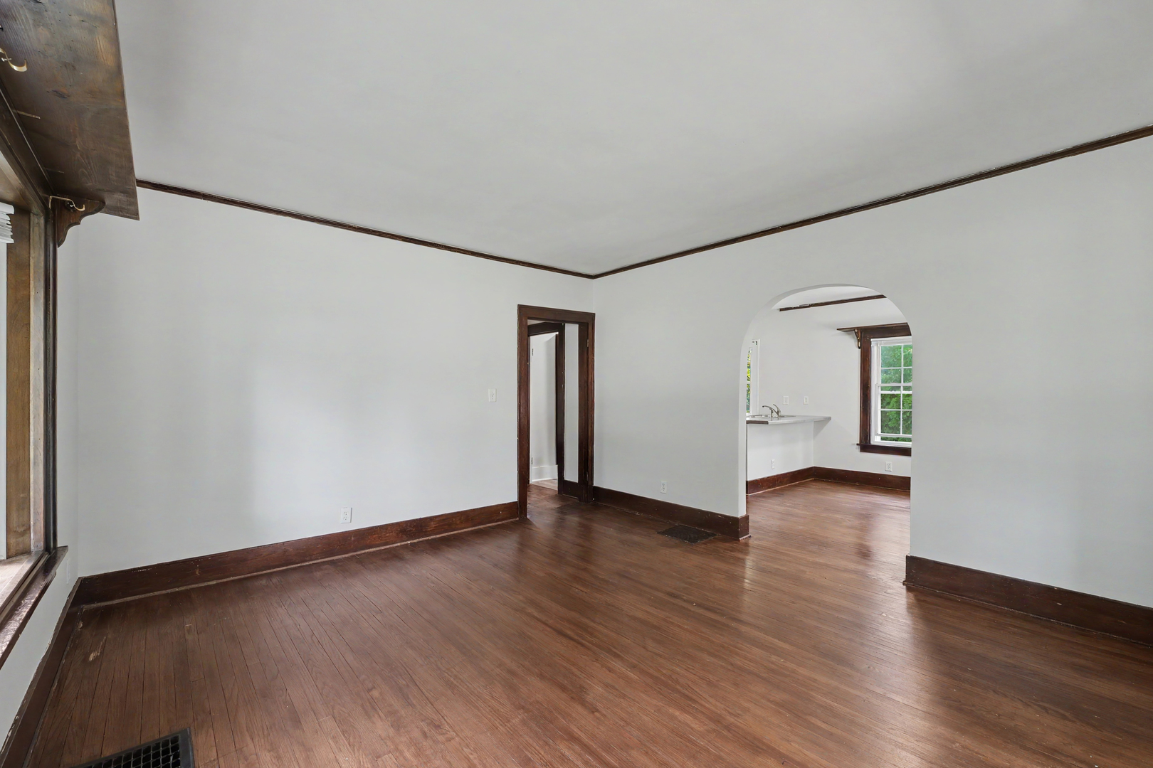1626 W Clark Street Property Photo 6