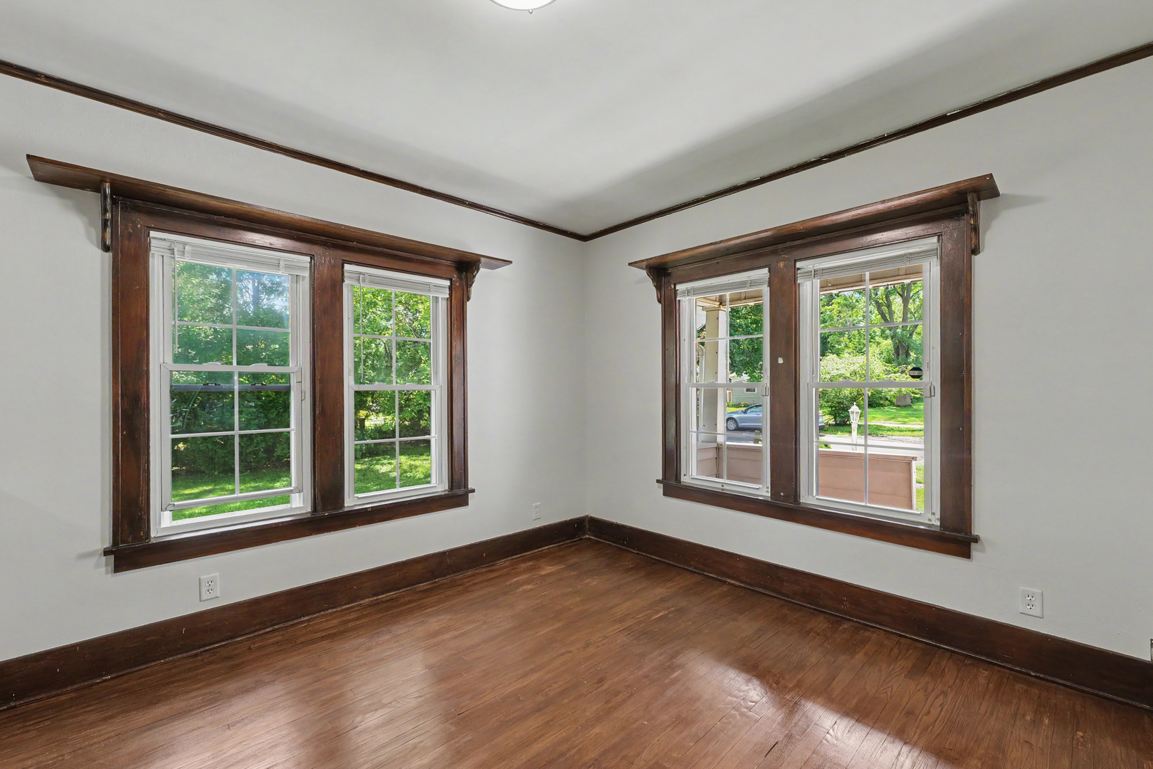 1626 W Clark Street Property Photo 9