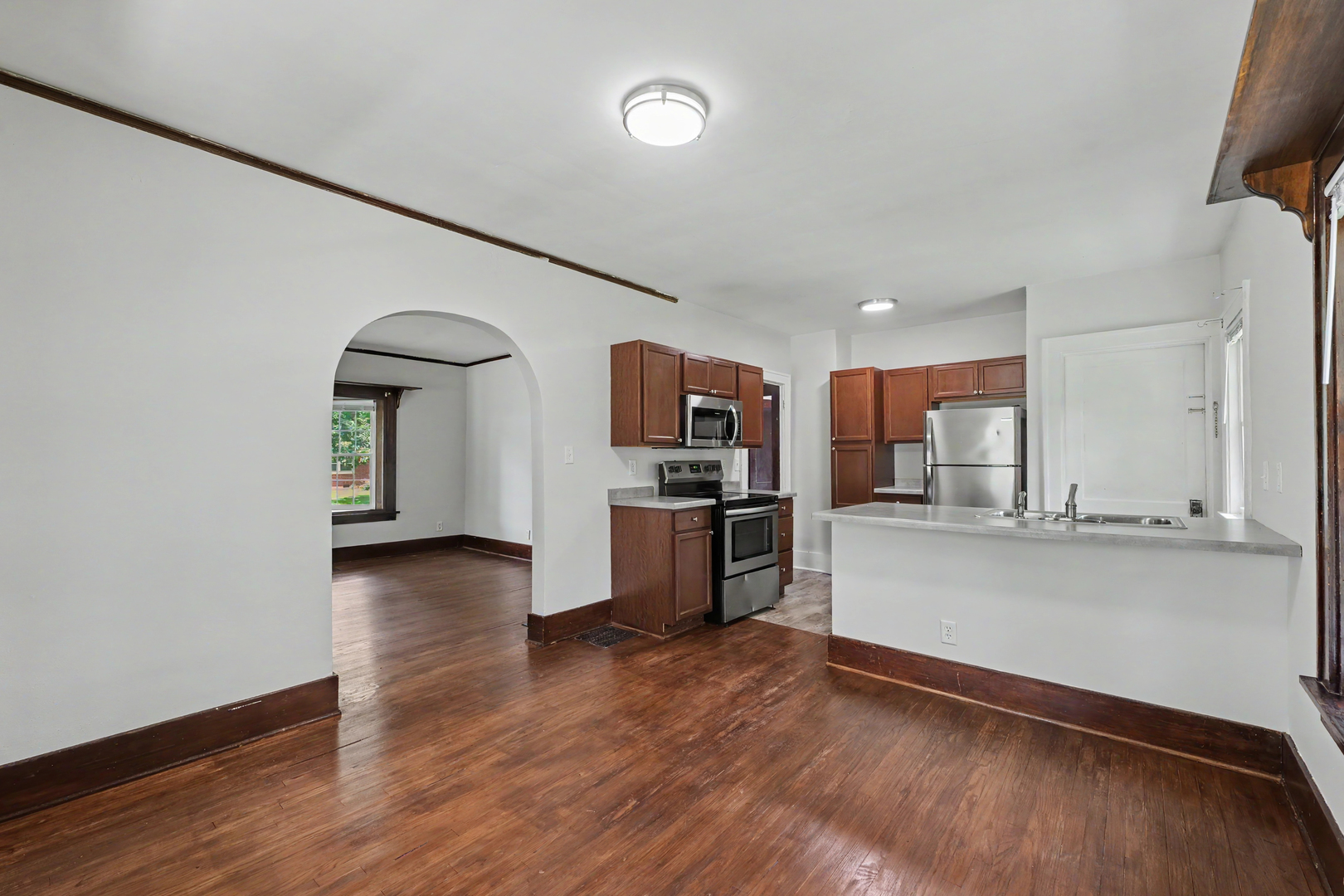 1626 W Clark Street Property Photo 11