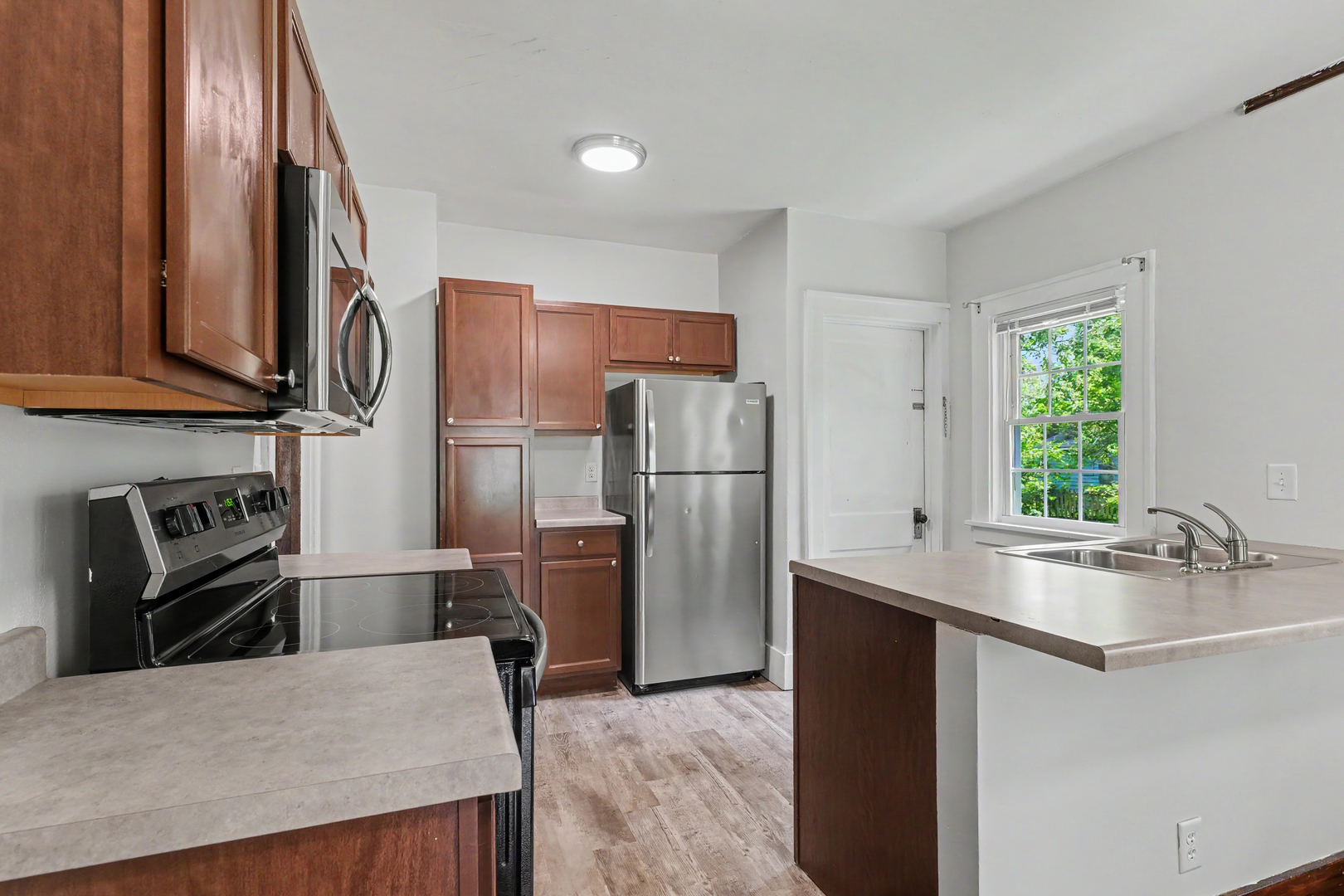 1626 W Clark Street Property Photo 14