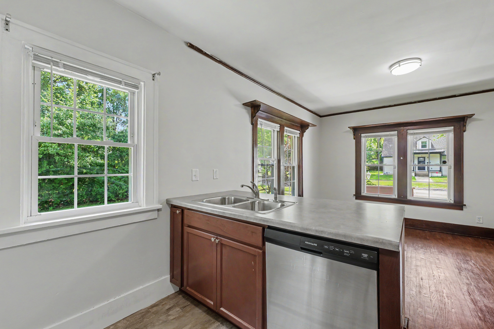 1626 W Clark Street Property Photo 17