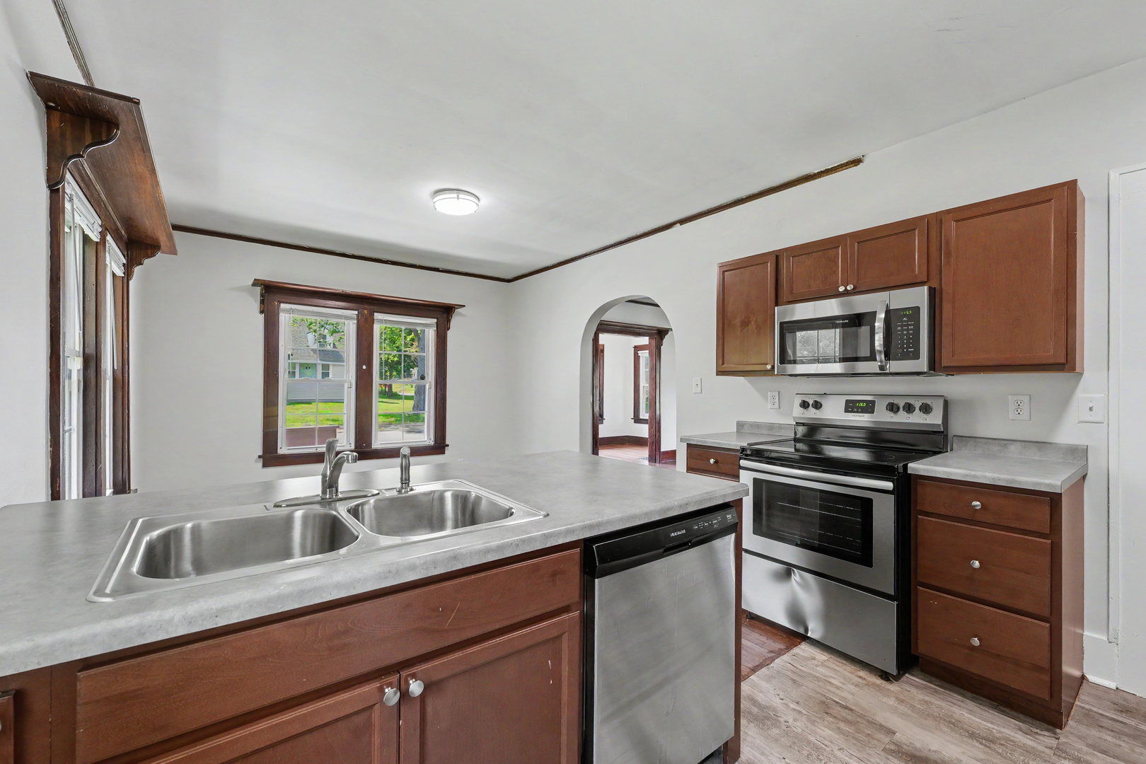 1626 W Clark Street Property Photo 18