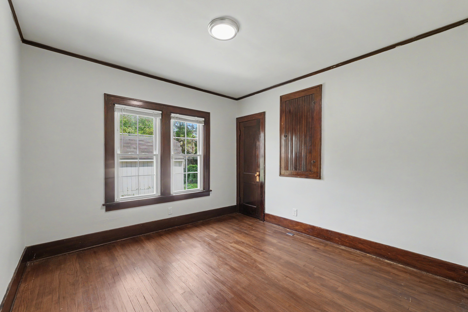 1626 W Clark Street Property Photo 20