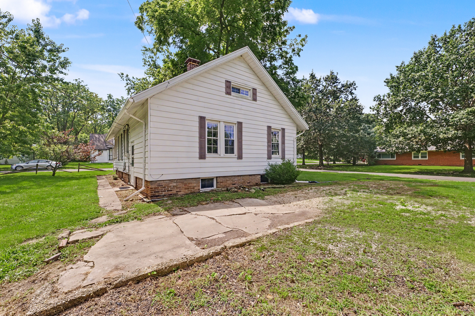 1626 W Clark Street Property Photo 32