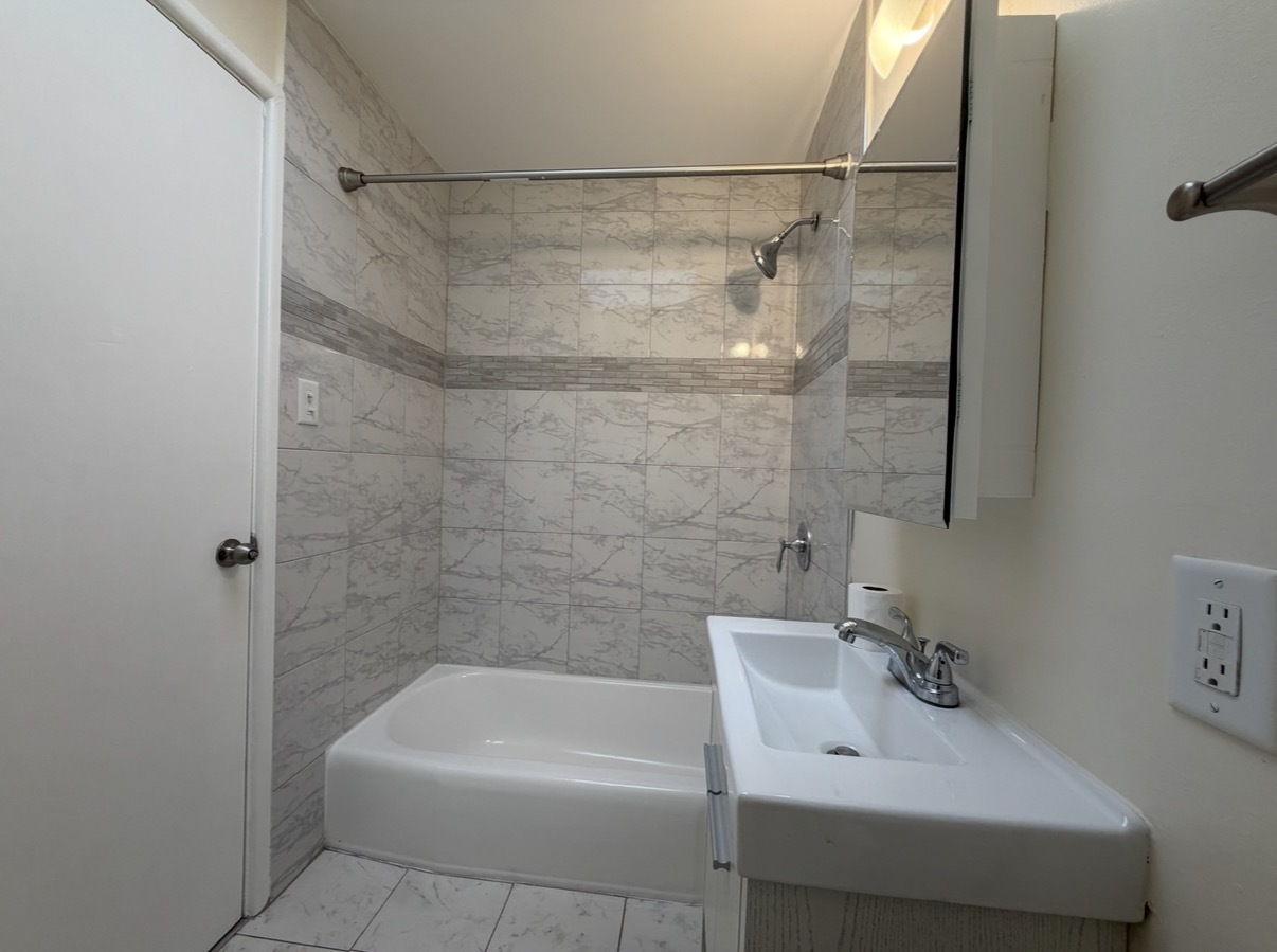 2033 W 111th Street 2n Property Photo 11