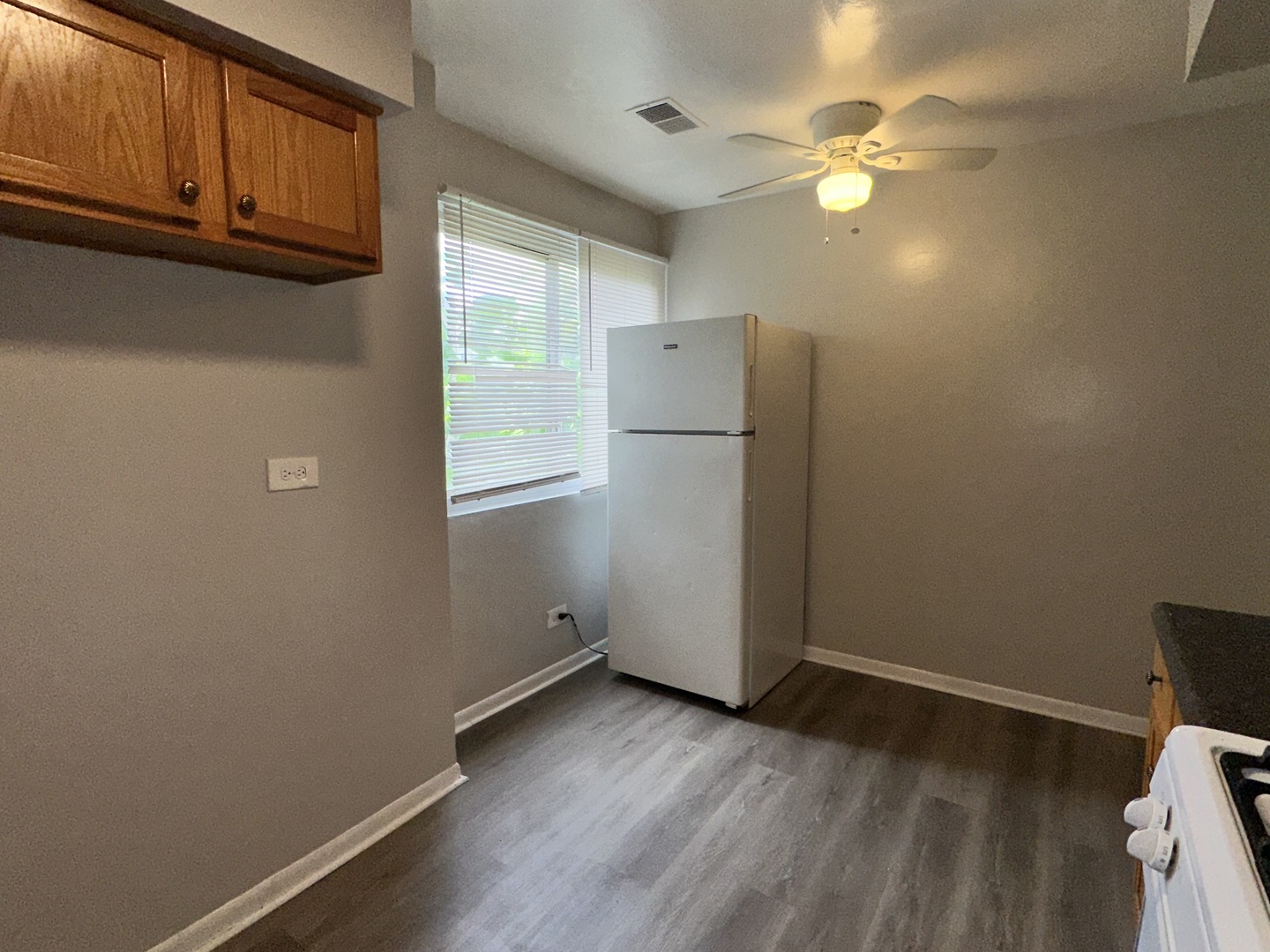 7530 S Saginaw Avenue 2b Property Photo 6