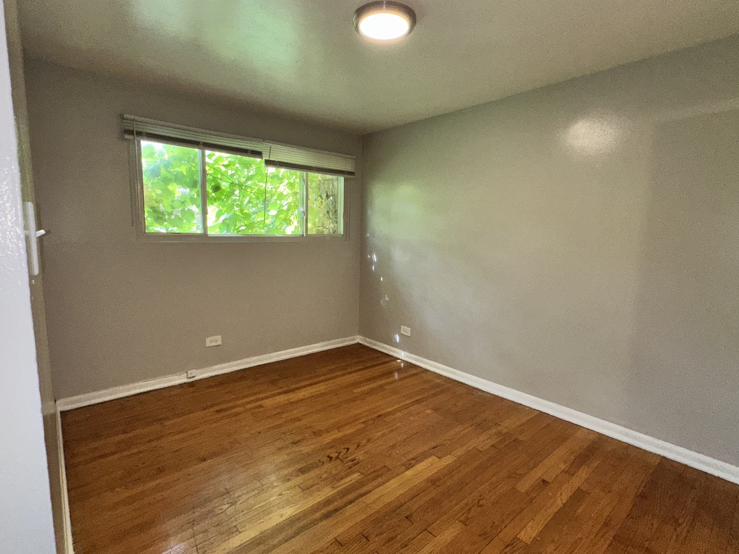 7530 S Saginaw Avenue 2b Property Photo 8