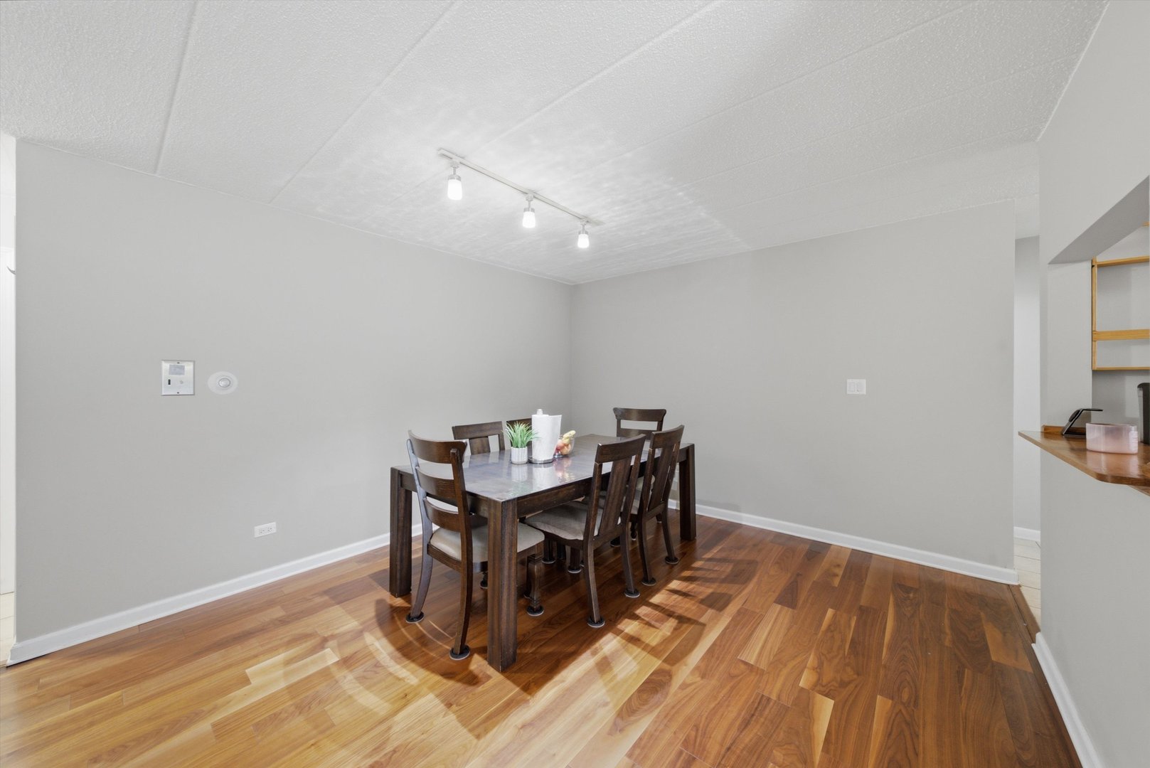 6490 N Northwest Highway 1c Property Photo 4