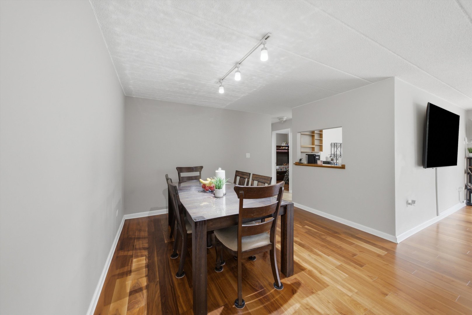 6490 N Northwest Highway 1c Property Photo 6