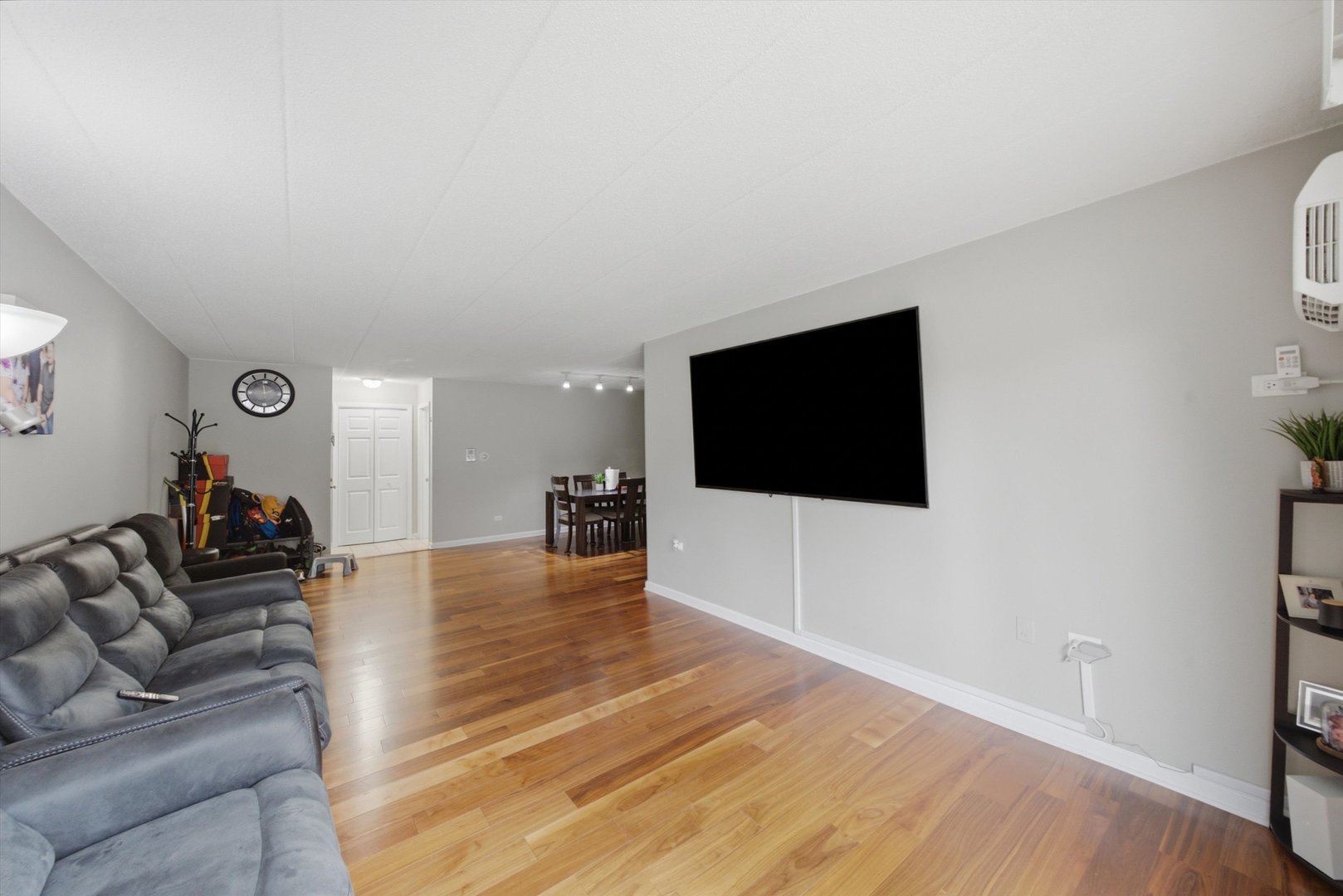 6490 N Northwest Highway 1c Property Photo 13