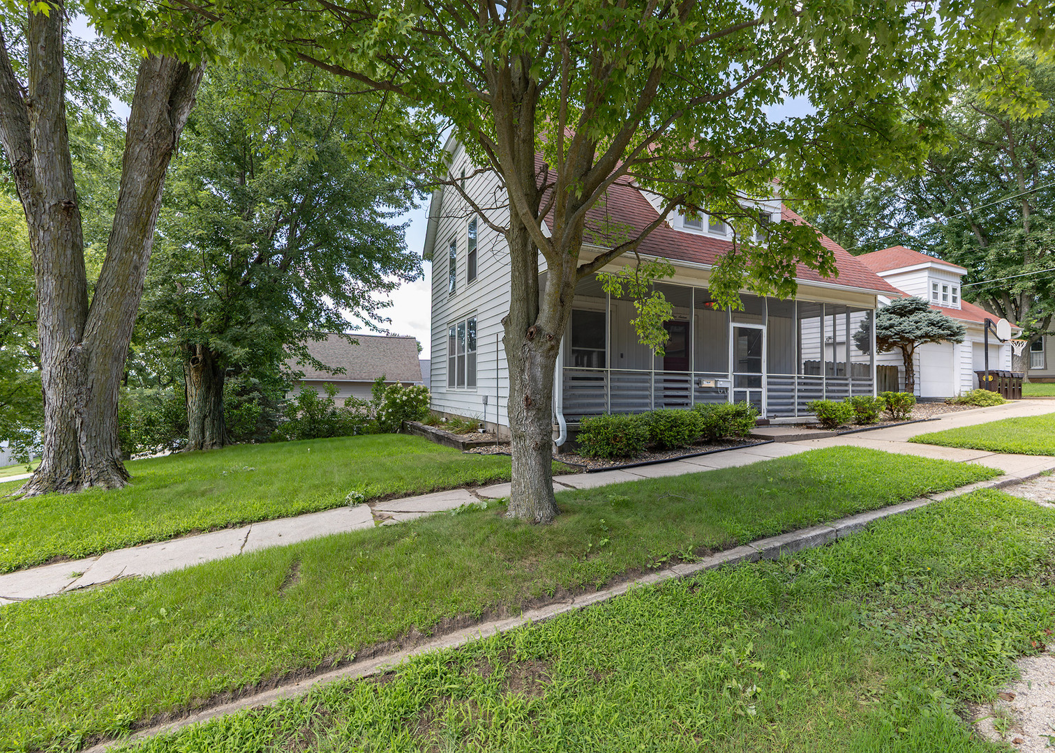 916 7th Street Property Photo 2