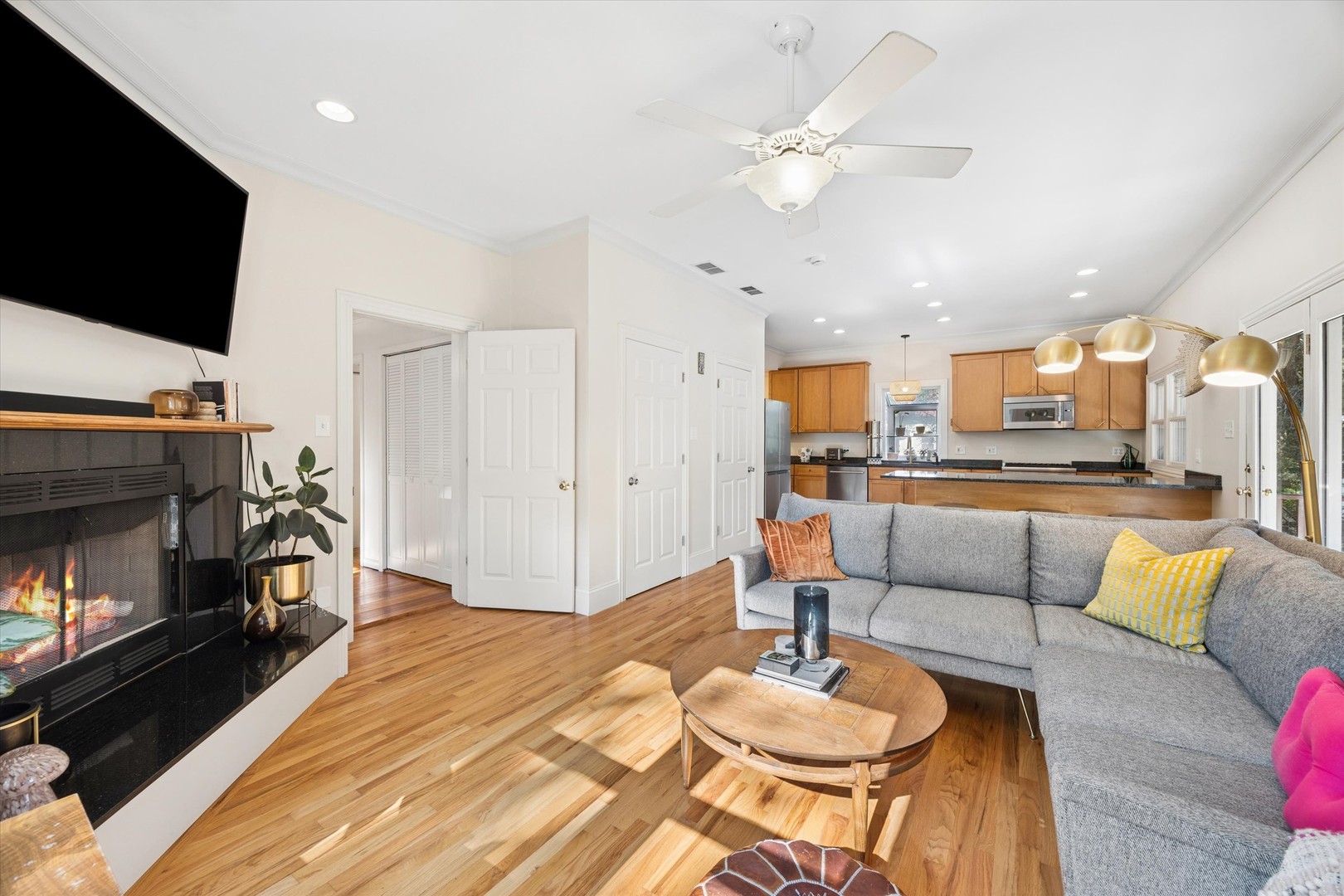 175 W Burlington Street Property Photo 16