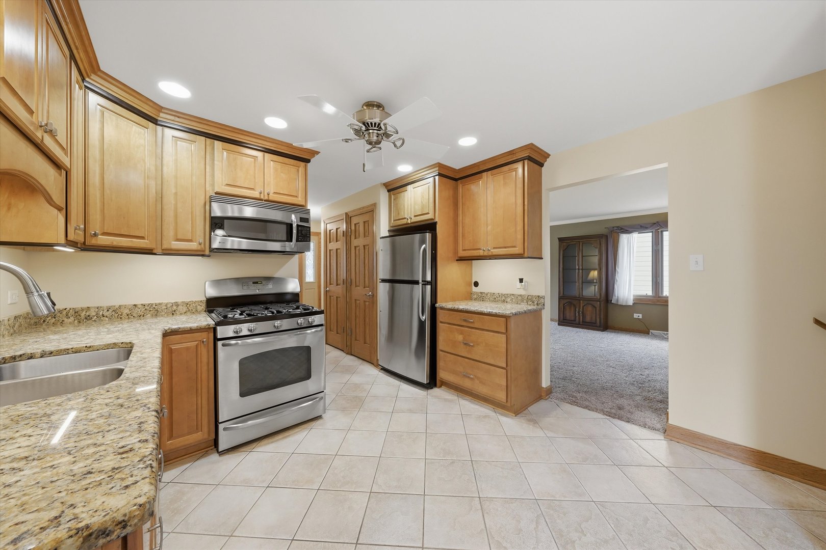 11942 S Lawler Avenue Property Photo 7