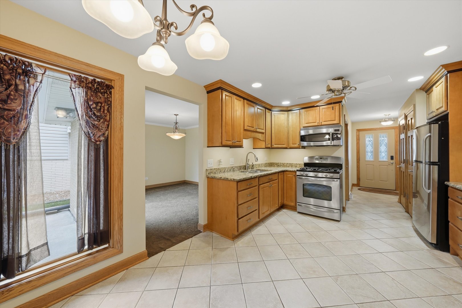 11942 S Lawler Avenue Property Photo 9
