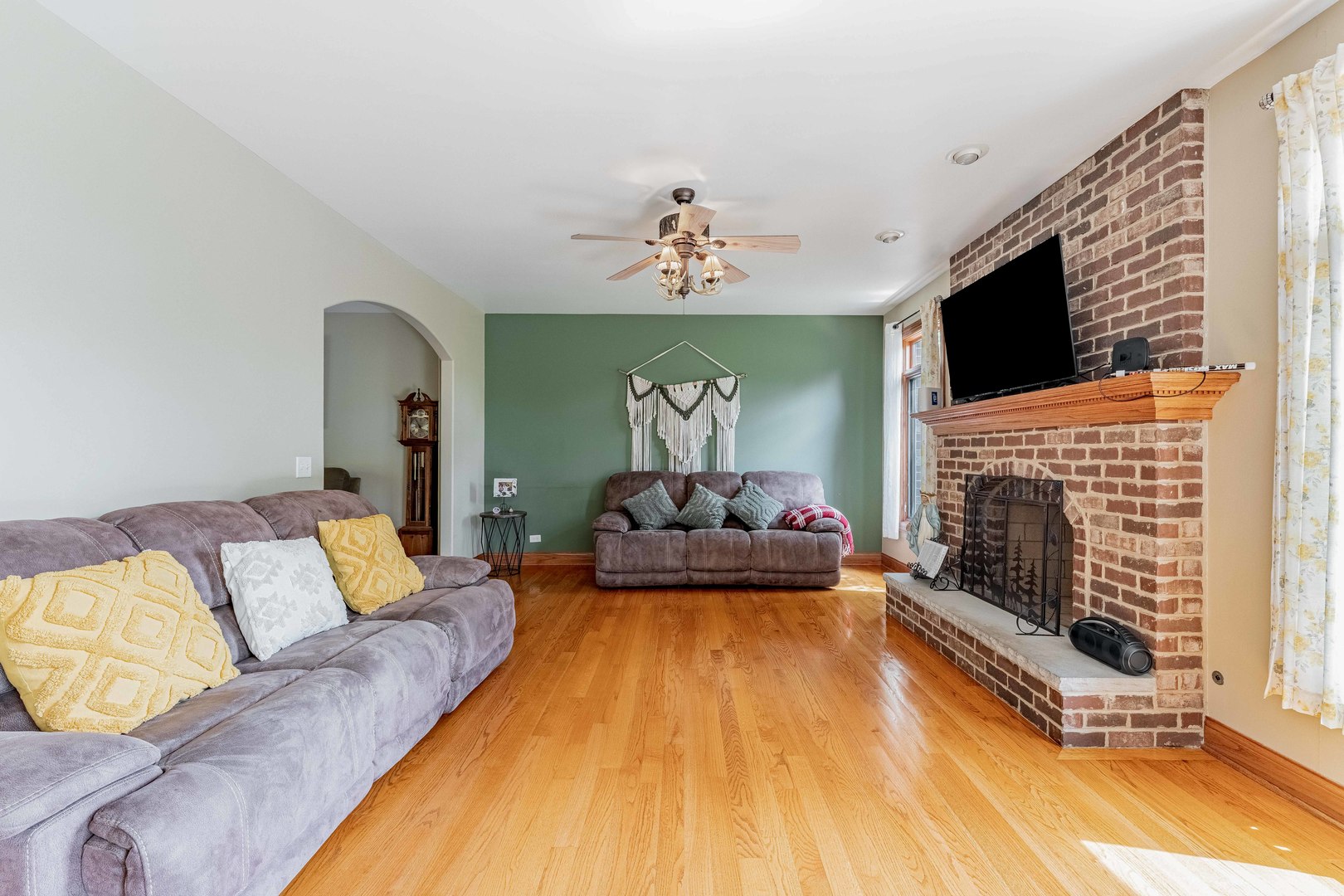 5207 Warren Avenue Property Photo 8