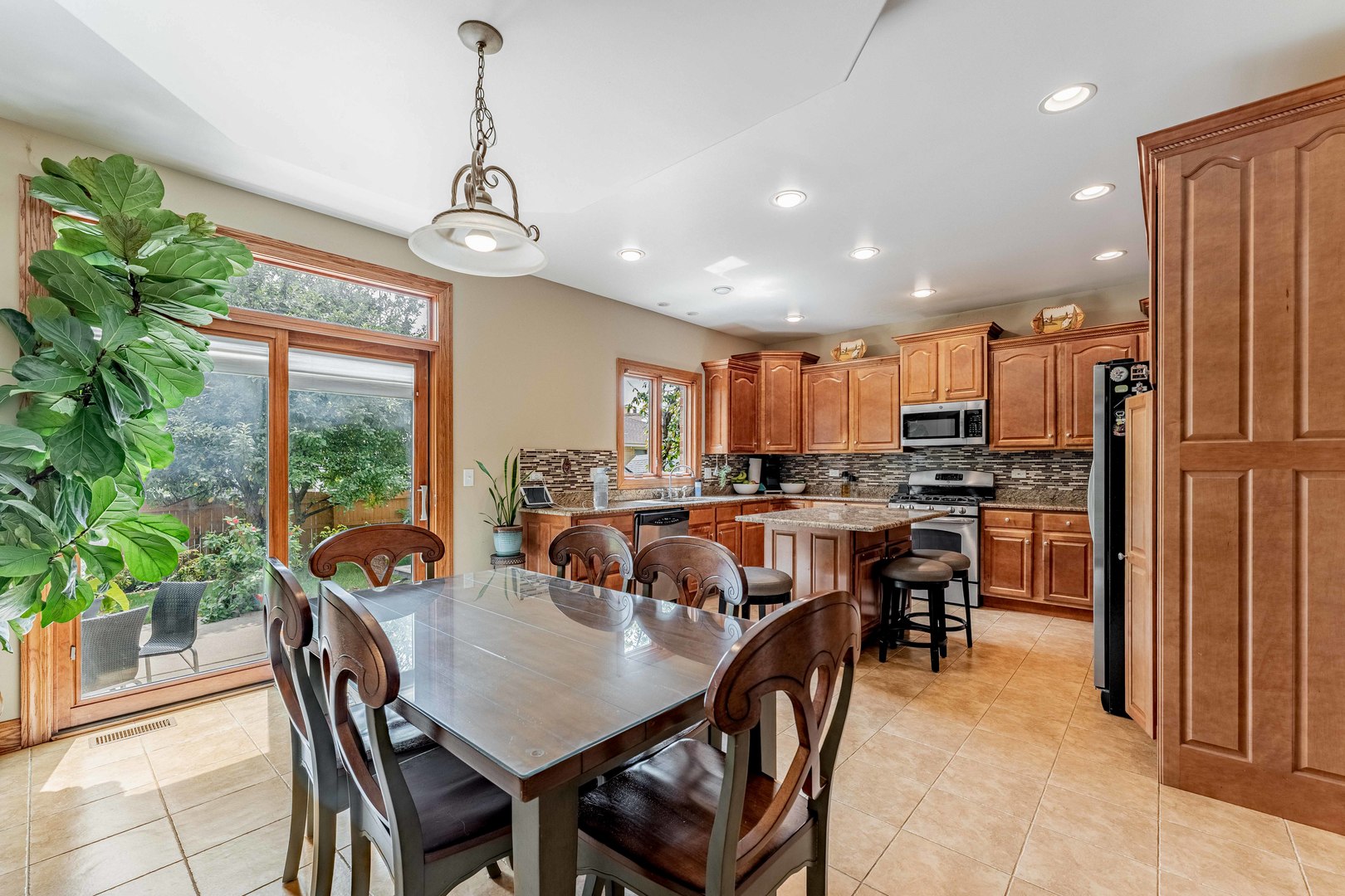 5207 Warren Avenue Property Photo 11