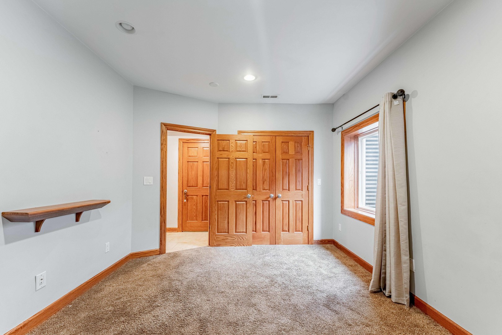 5207 Warren Avenue Property Photo 33