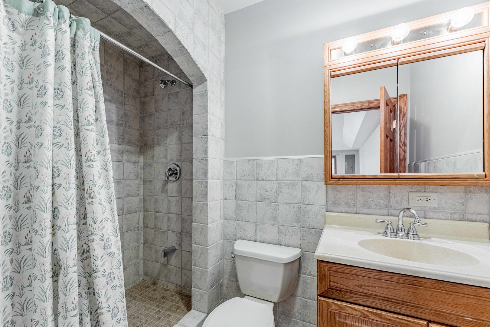 5207 Warren Avenue Property Photo 35