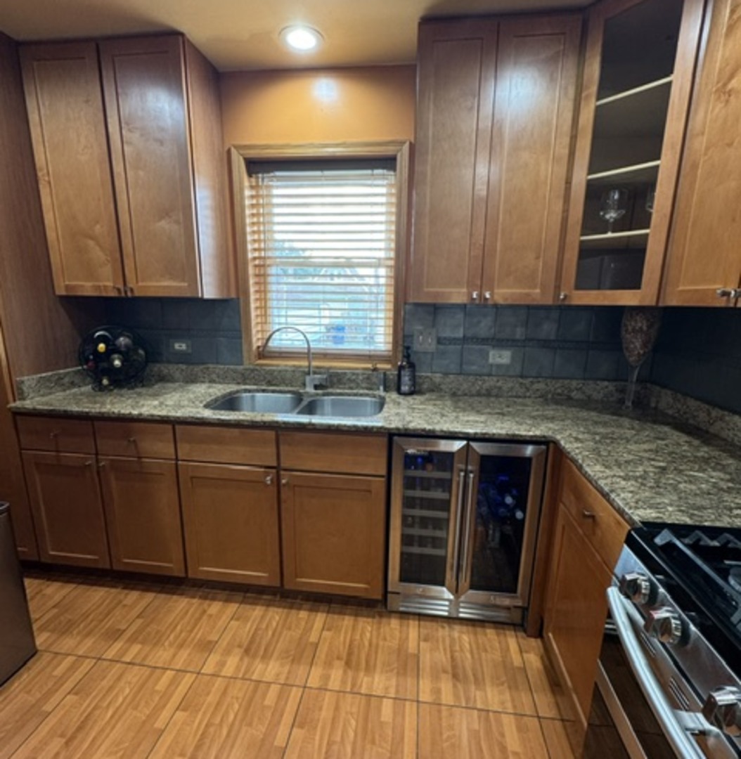 8030 S Whipple Street Property Photo 6