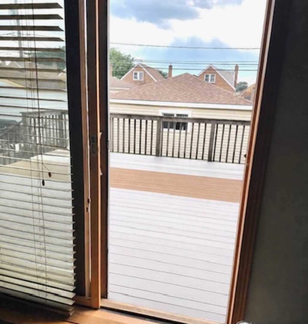 8030 S Whipple Street Property Photo 15