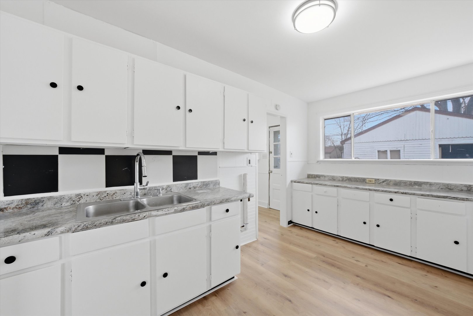 1354 Gordon Avenue Property Photo 8