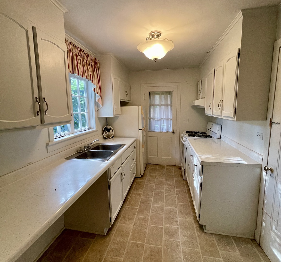 1138 Shermer Road Property Photo 8