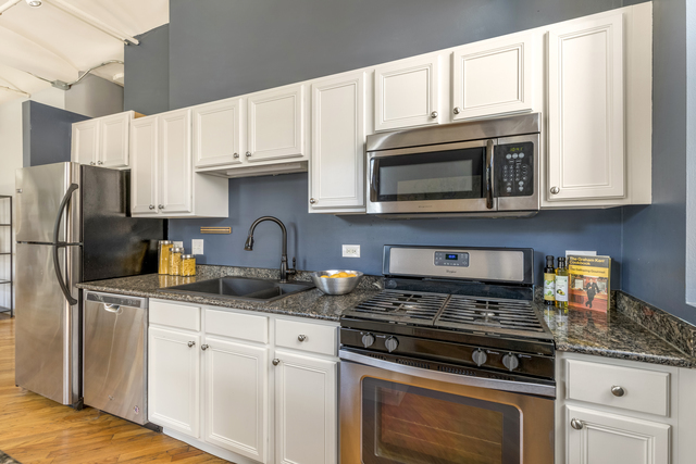 500 S Clinton Street 310 Property Photo 8