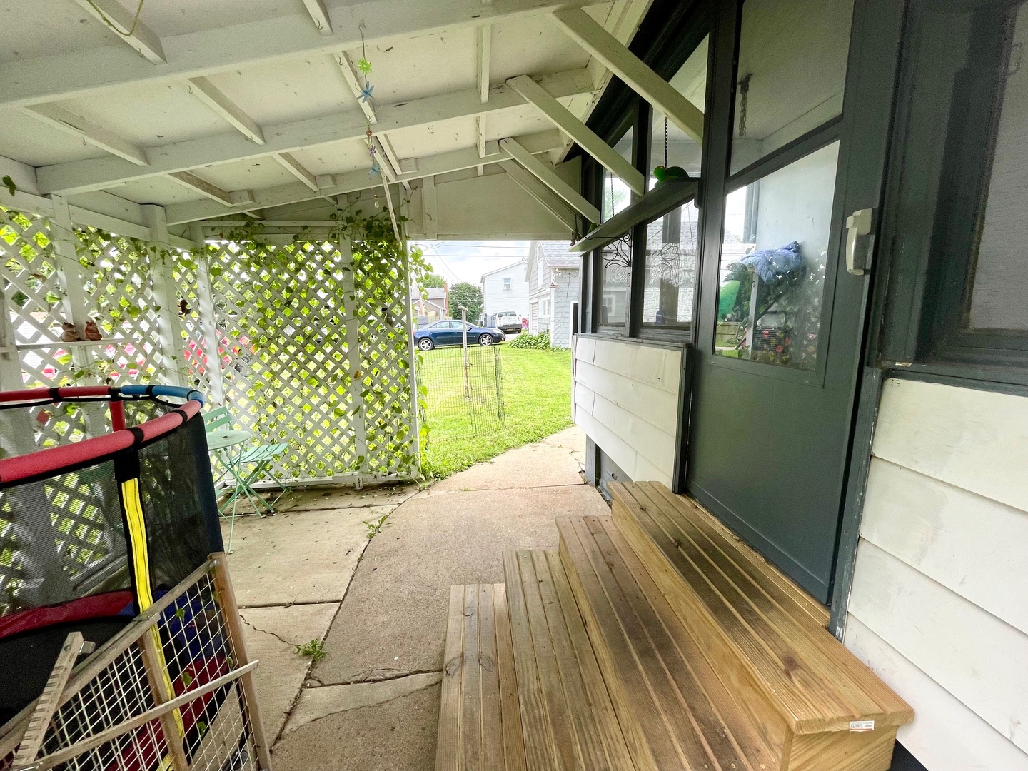 616 N Pleasant Street Property Photo 2
