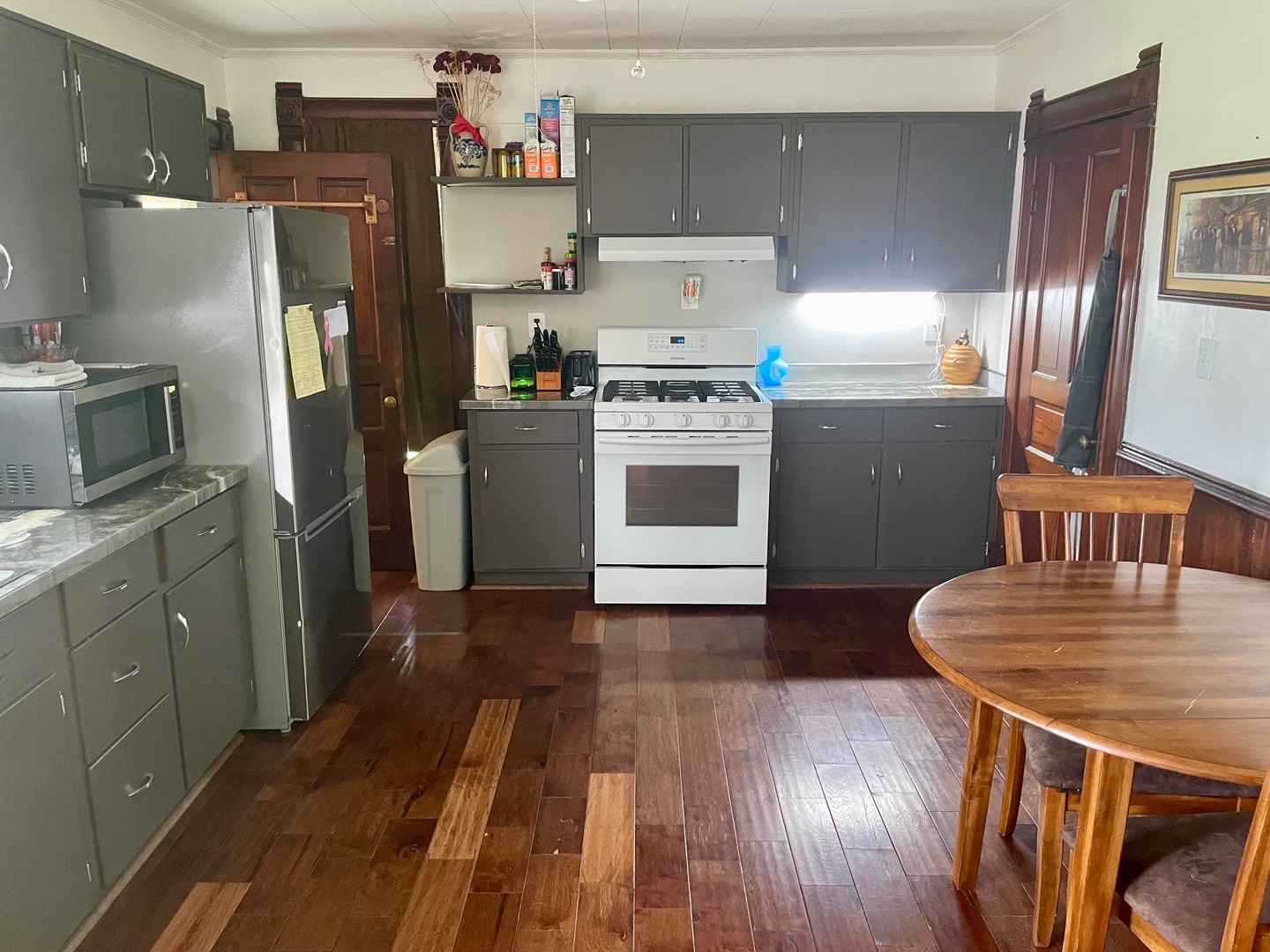 616 N Pleasant Street Property Photo 4