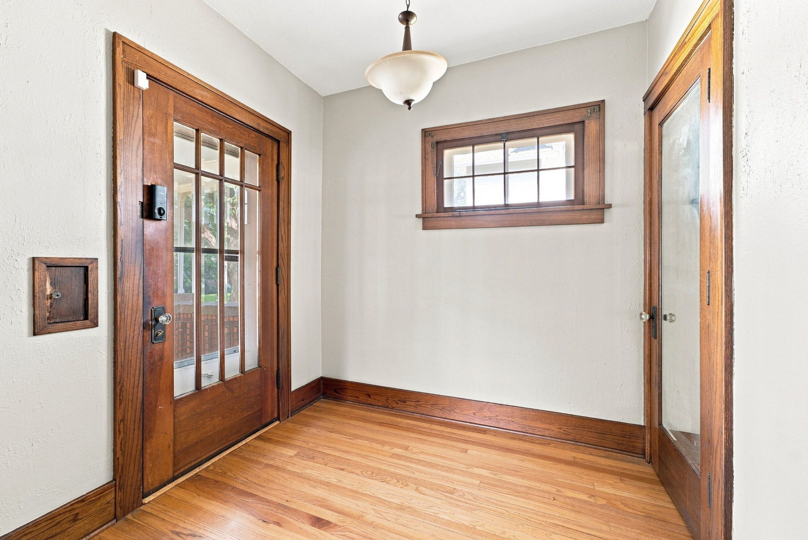 2325 Western Avenue Property Photo 3