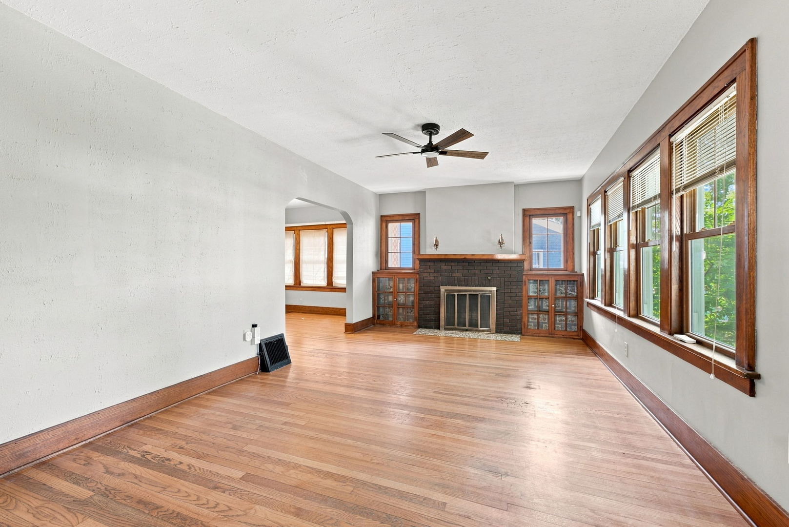 2325 Western Avenue Property Photo 4