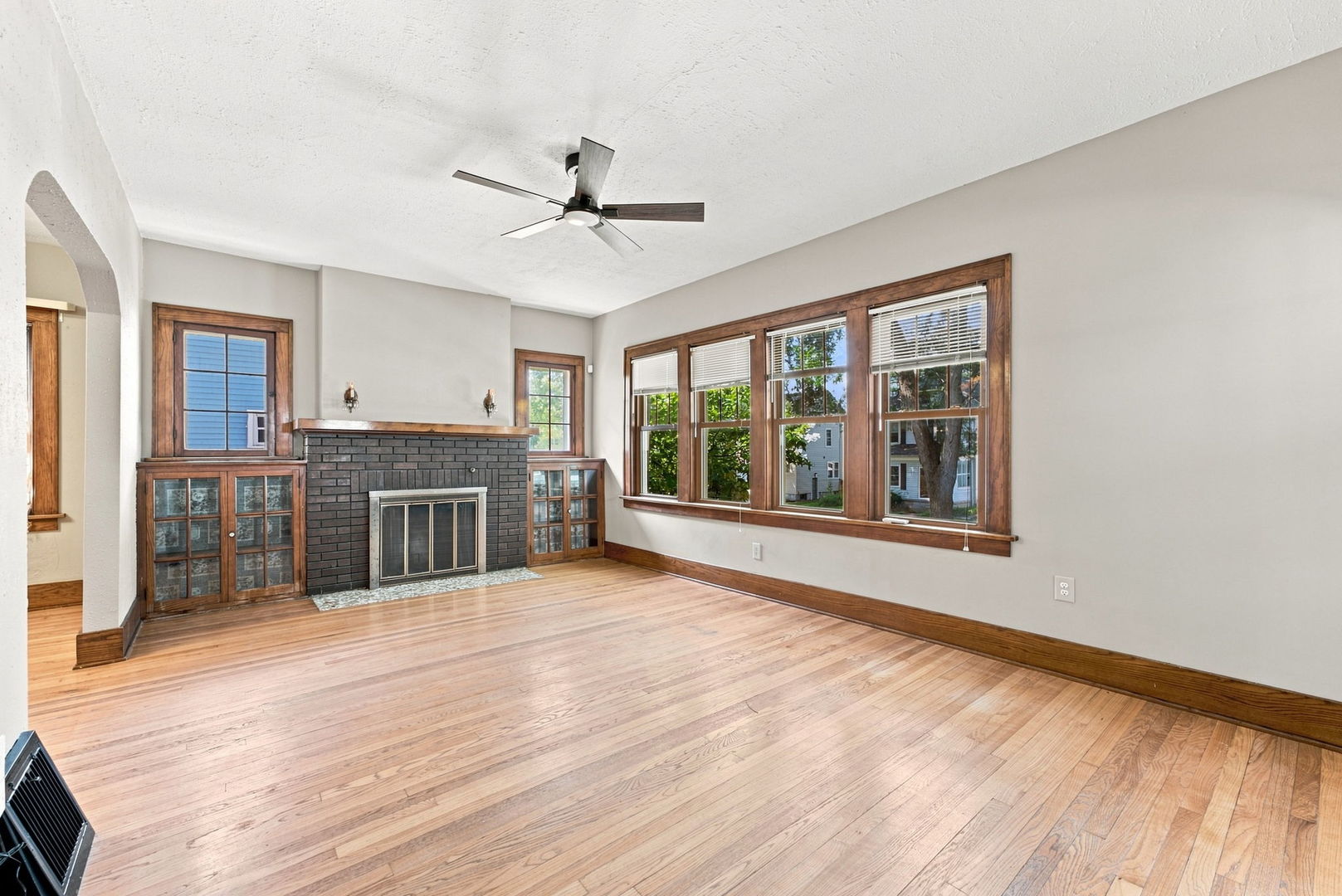 2325 Western Avenue Property Photo 5
