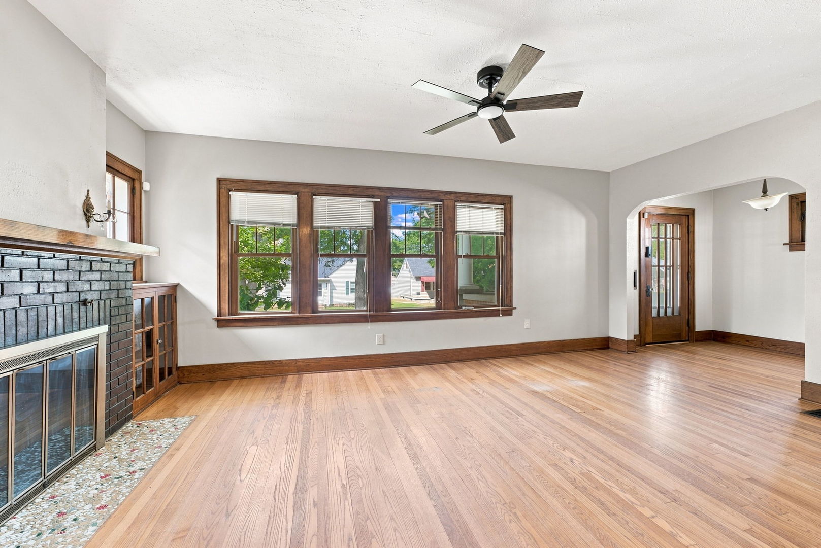 2325 Western Avenue Property Photo 6