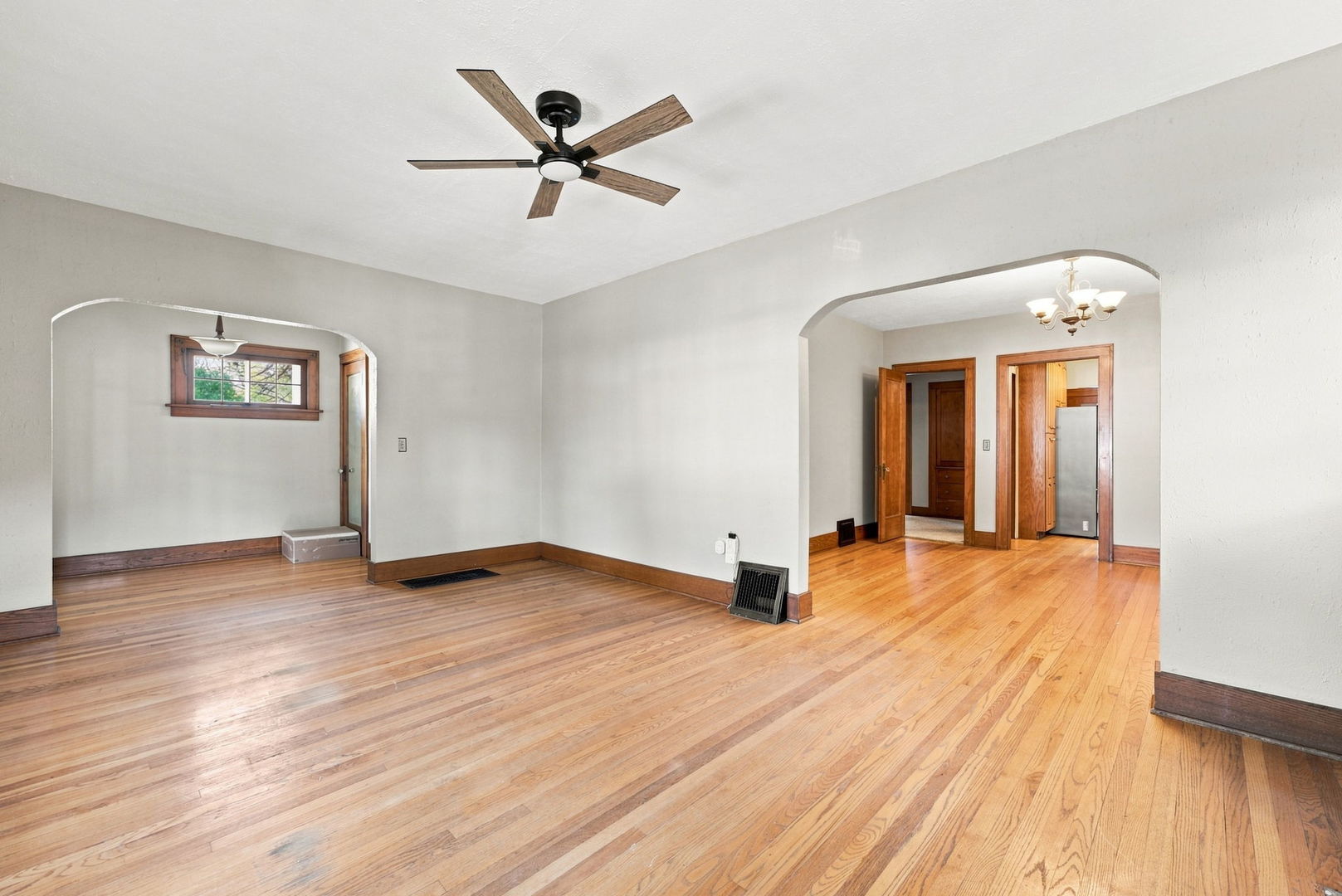 2325 Western Avenue Property Photo 7