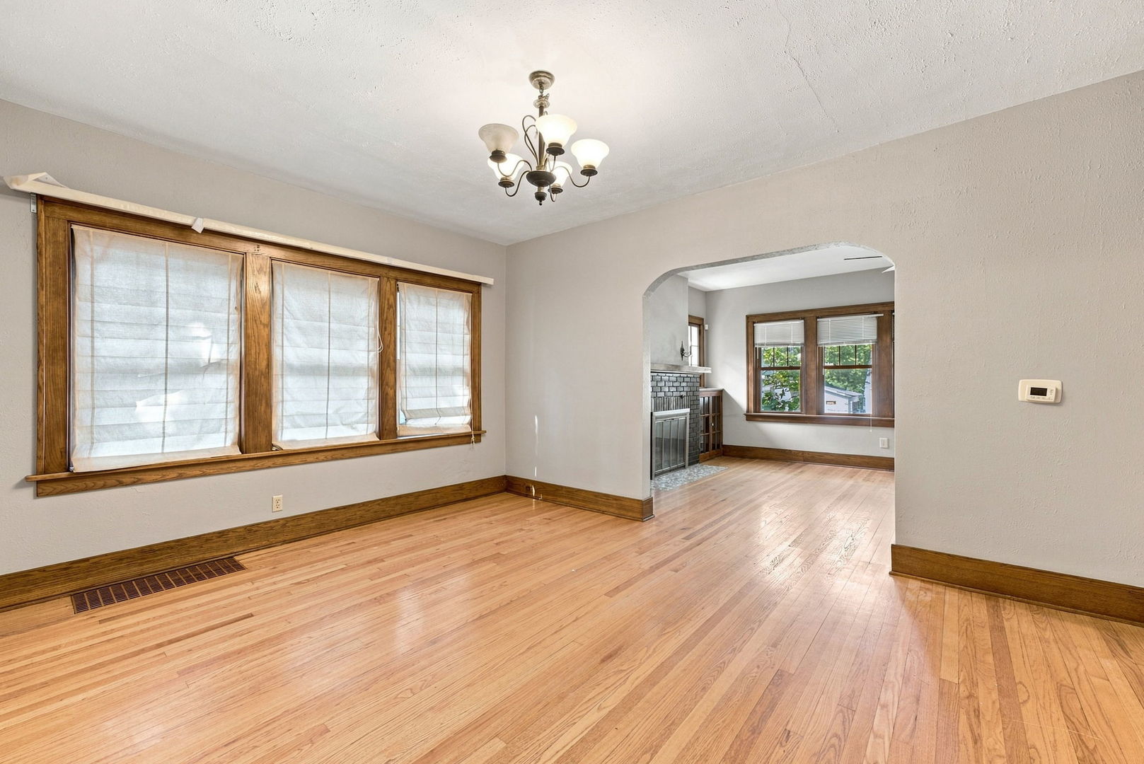 2325 Western Avenue Property Photo 8
