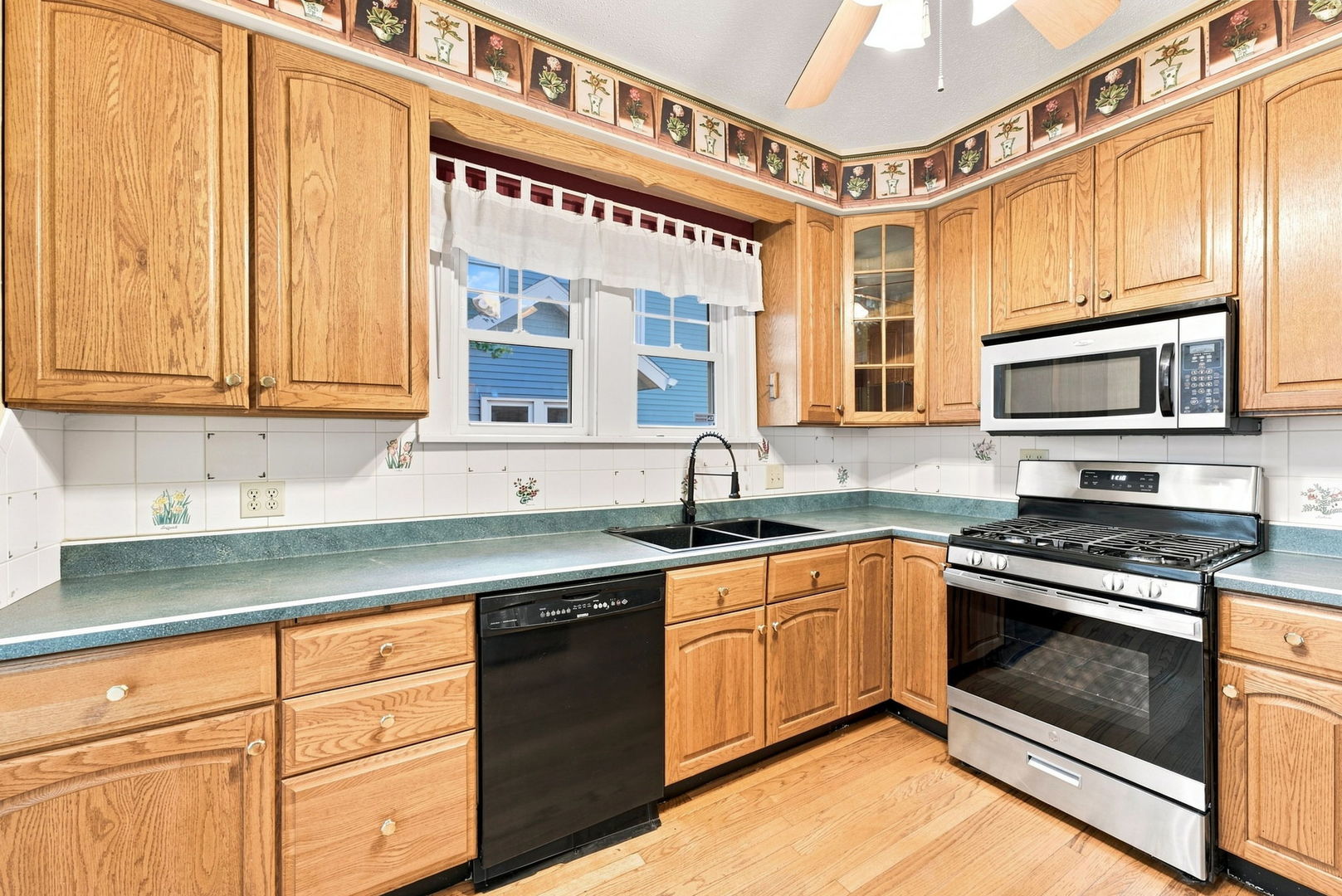 2325 Western Avenue Property Photo 11