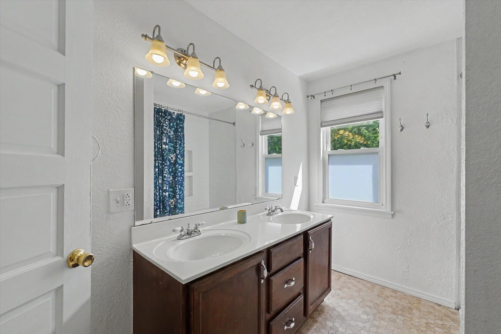 511 W Columbia Avenue Property Photo 19