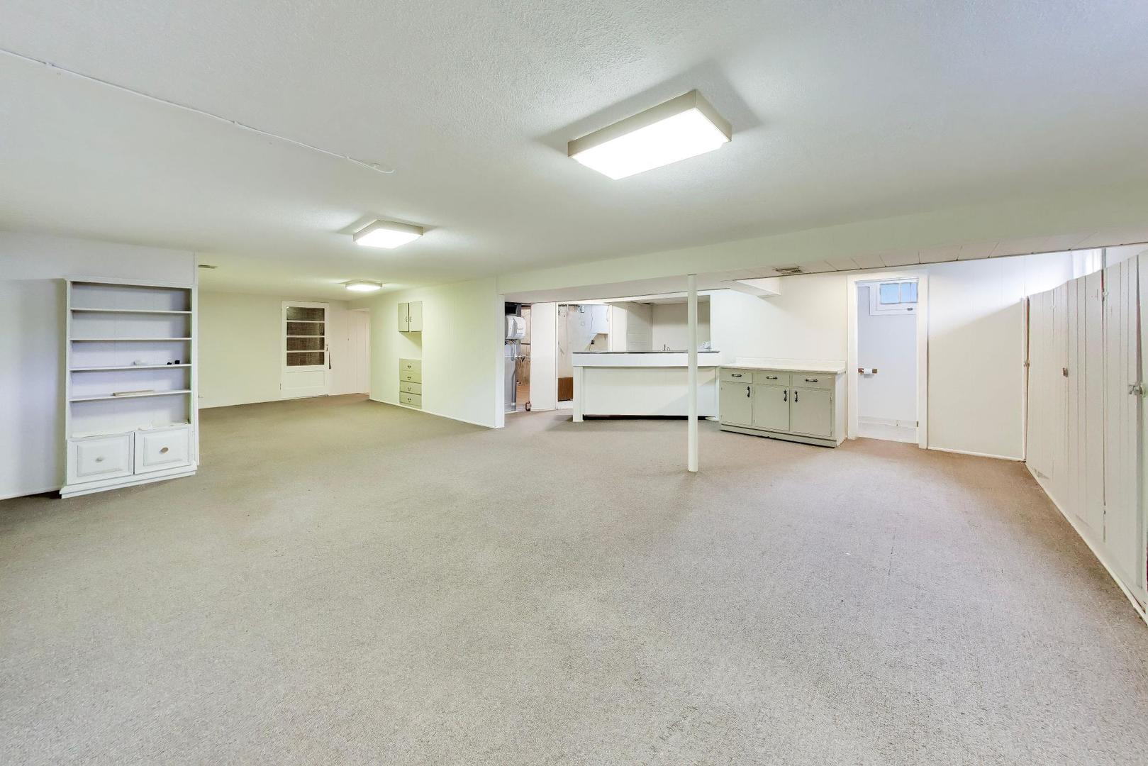 427 W Helen Road Property Photo 18