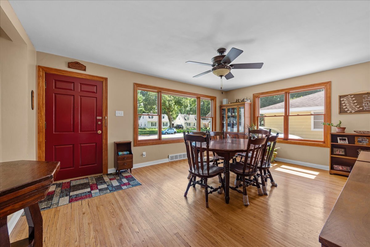207 S Randall Road Property Photo 4