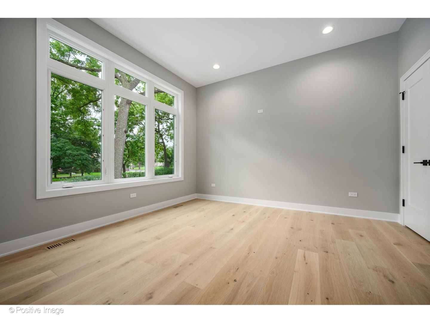 6144 N Nickerson Avenue Property Photo 4