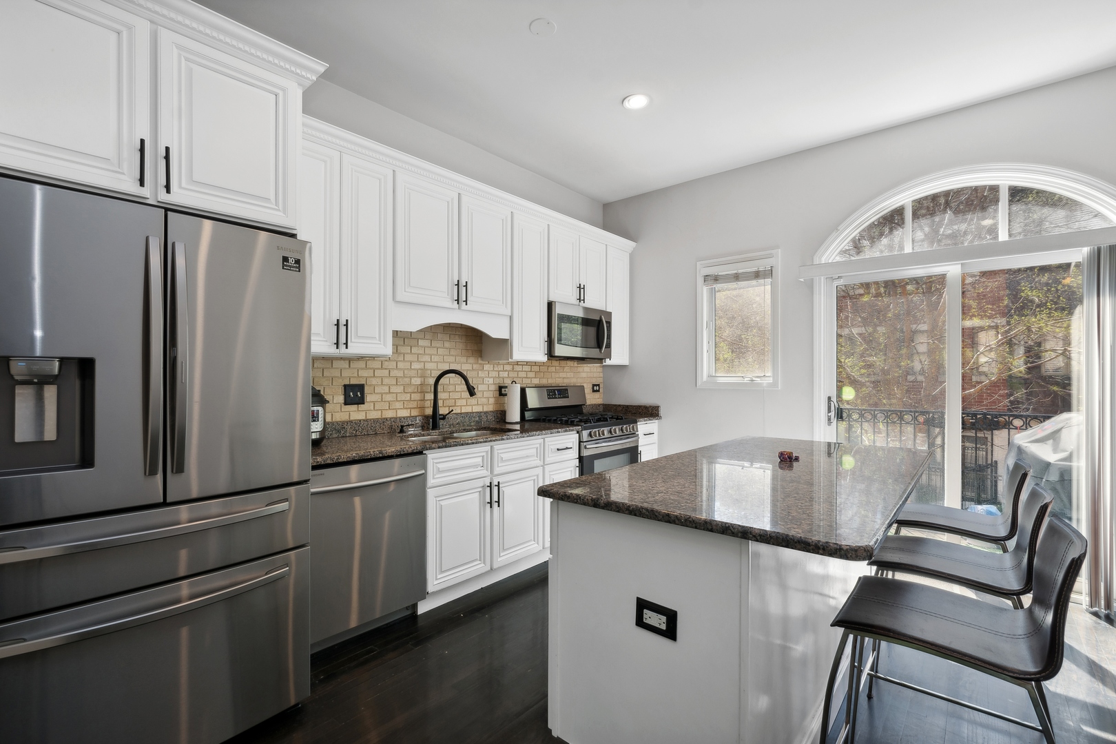 1816 S Calumet Avenue Property Photo 6